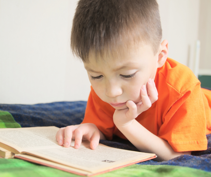 Ensino de Sílabas Simples, Leitura Combinatória e Leitura com Compreensão para Aprendizes com Autismo